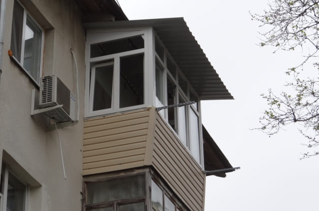 сайдинг балкона на последнем этаже Ульяновск